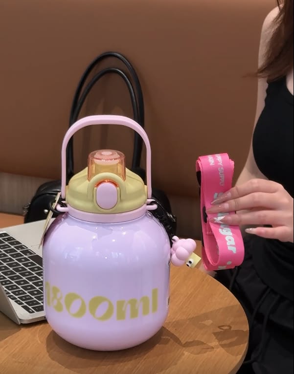 1800ml Cute Big Belly Stainless Steel Water Bottle with Straw – 316 Thermal Flask with Handle & Strap