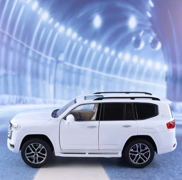1:24 Diecast Toyota Land Cruiser SUV Model With Key